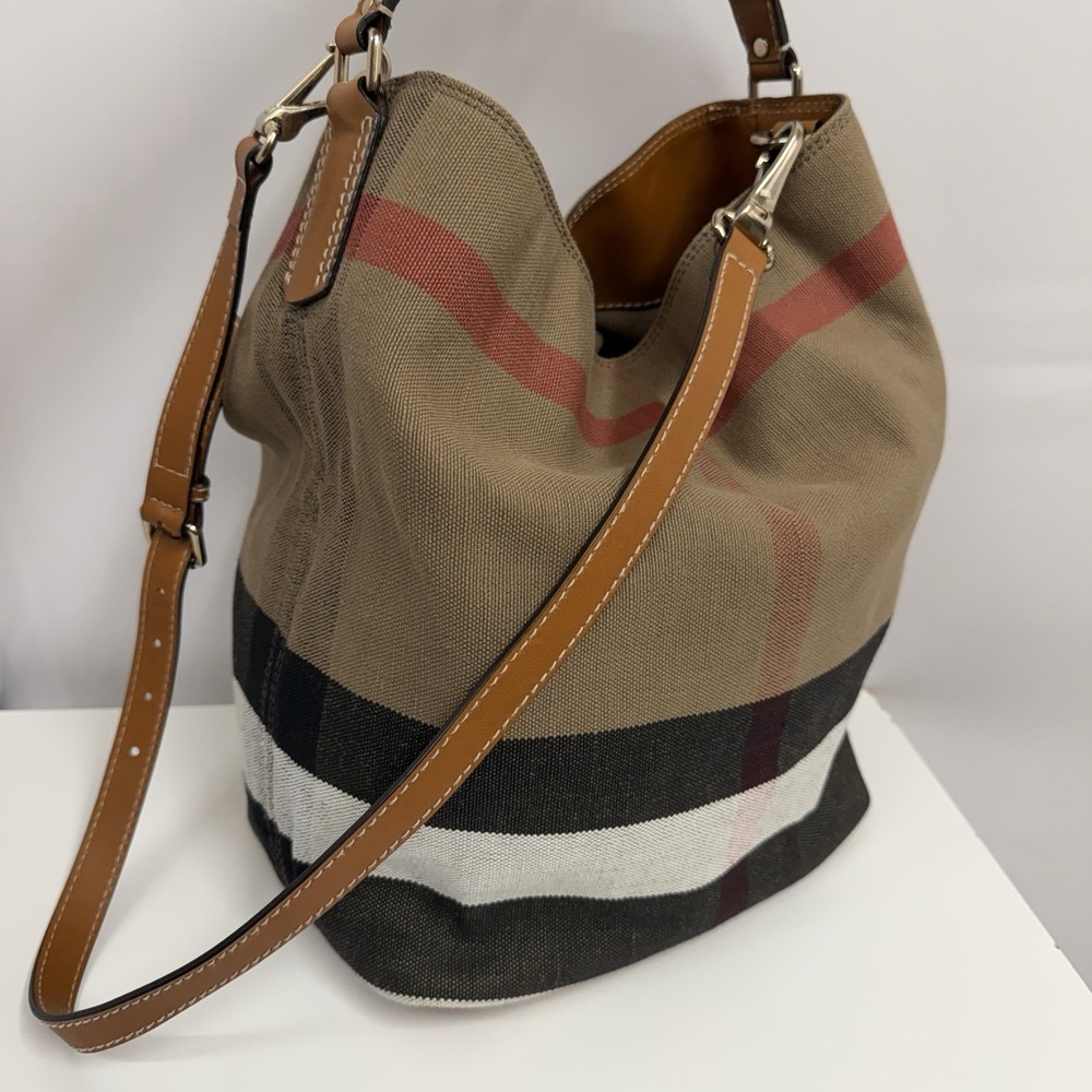 Burberry Medium Bucket Susanna Bag Purse Inner Pouch $695.00 Receipt Sleeper Bag - Picture 4 of 16